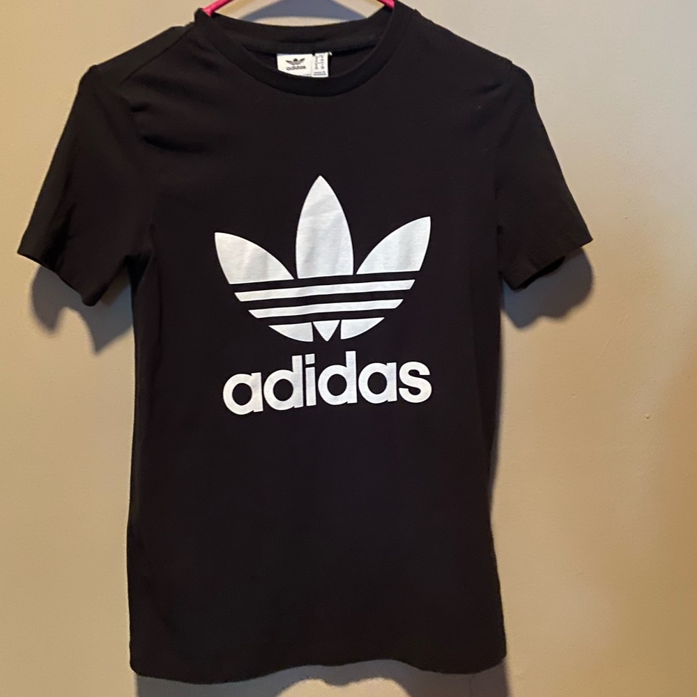 💗4 for 40 💗 
Adidas Tshirt